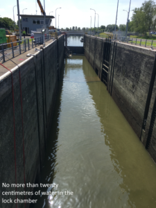 A thorough inspection of the Ooigem lock